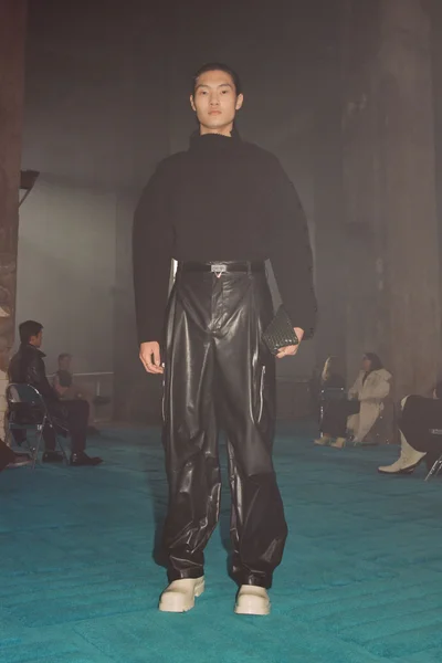 Look 25